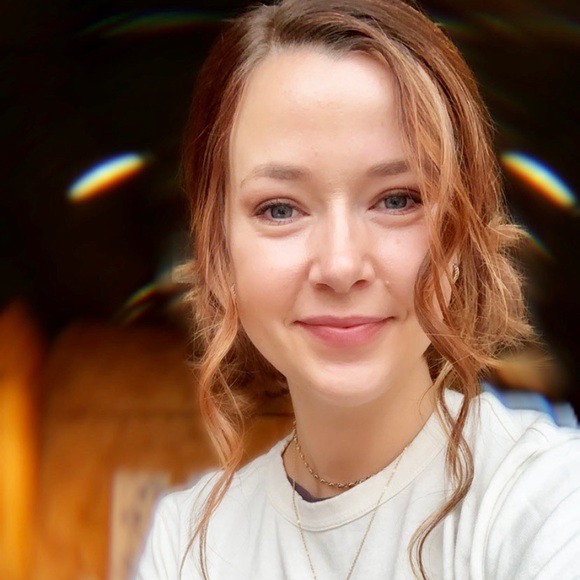 Meet your Posher, Julia - Picture 2 of 2